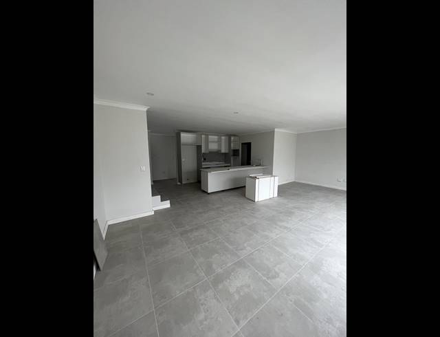 3 BEDROOM FREEHOLD FOR SALE IN PARKLANDS NORTH